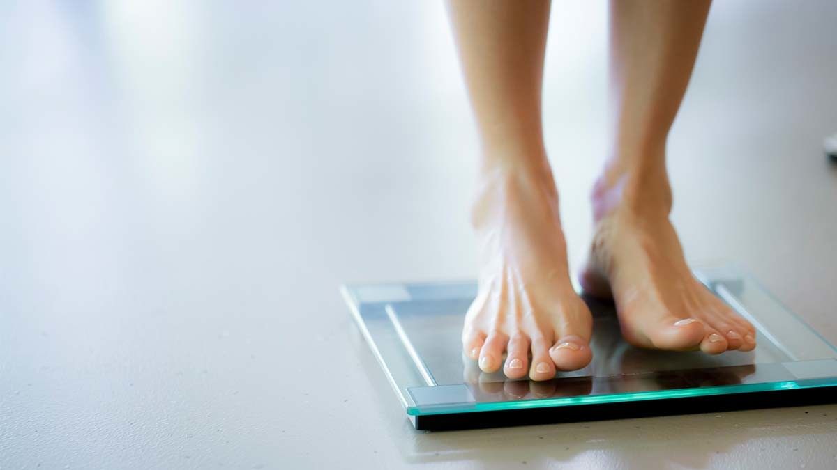 Feet on weighing scales - Your weight doesn't cause HS